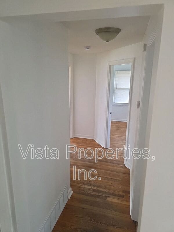 Building Photo - 7802 Columbine Dr