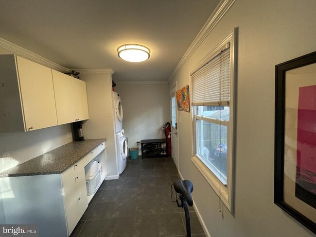 Building Photo - 2221 Arlington Terrace