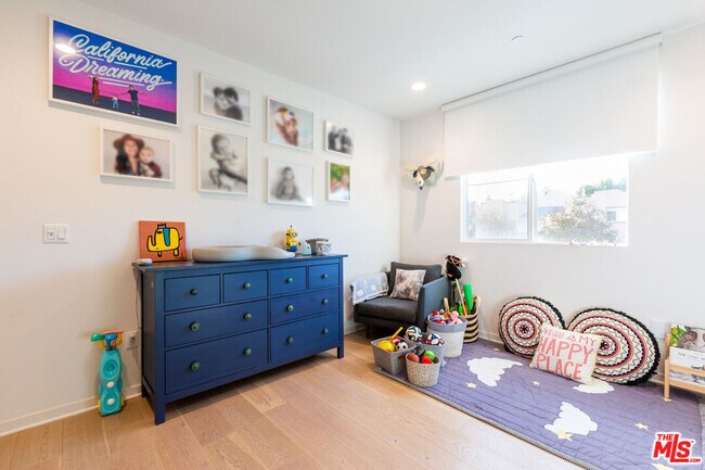 Building Photo - 4240 Laurel Canyon Blvd