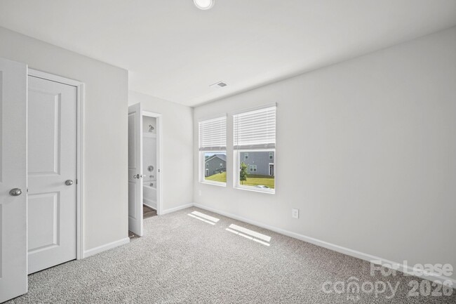 Building Photo - 4080 County Down Ave