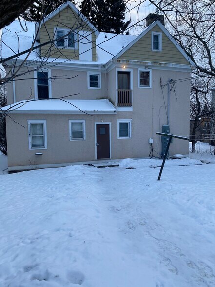 Building Photo - 1227 E 3rd St