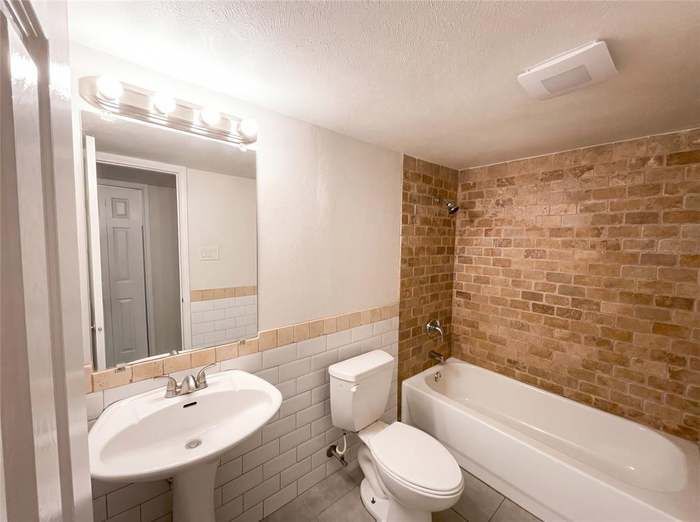 Building Photo - 3732 Sugarberry Dr