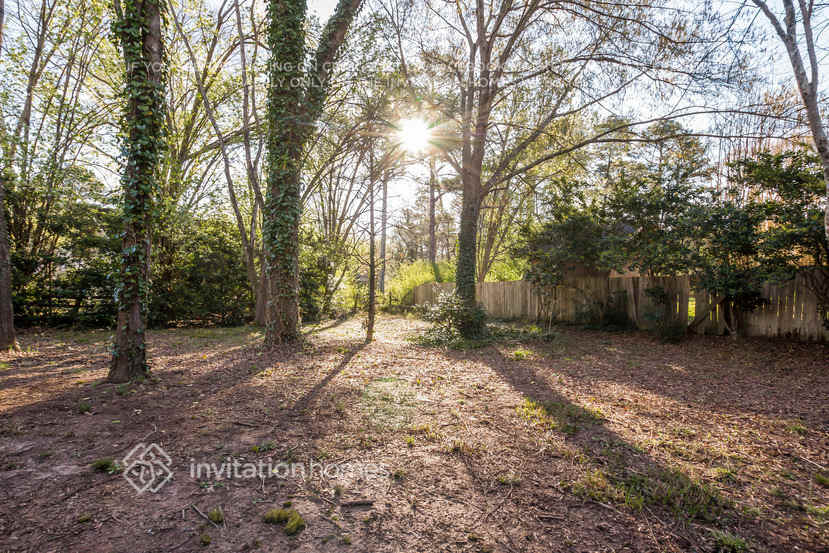 Building Photo - 2608 Hickory Cove SW