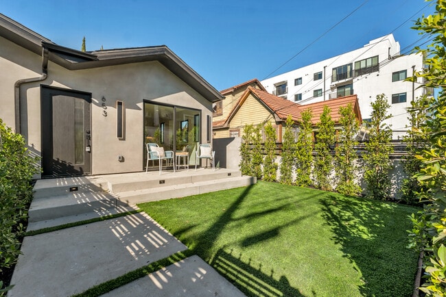 Building Photo - 653 N Wilton Pl