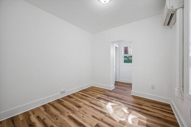 Building Photo - 3BR/1BA House | Luxury Finishes | Low Move-In Cost