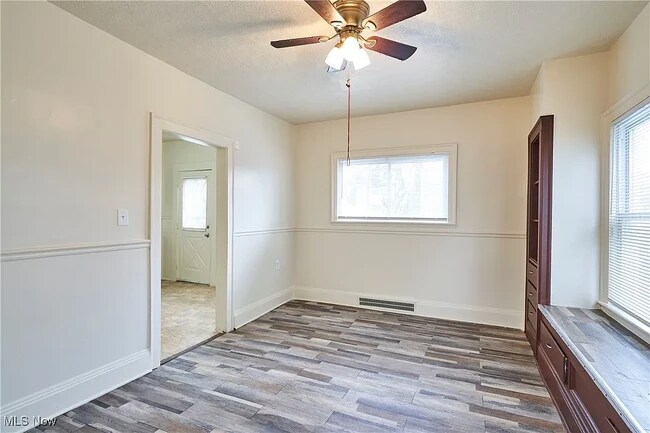 Building Photo - 8606 Vineyard Ave