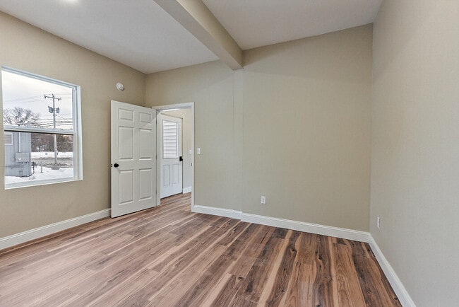 Building Photo - 392 S Main St