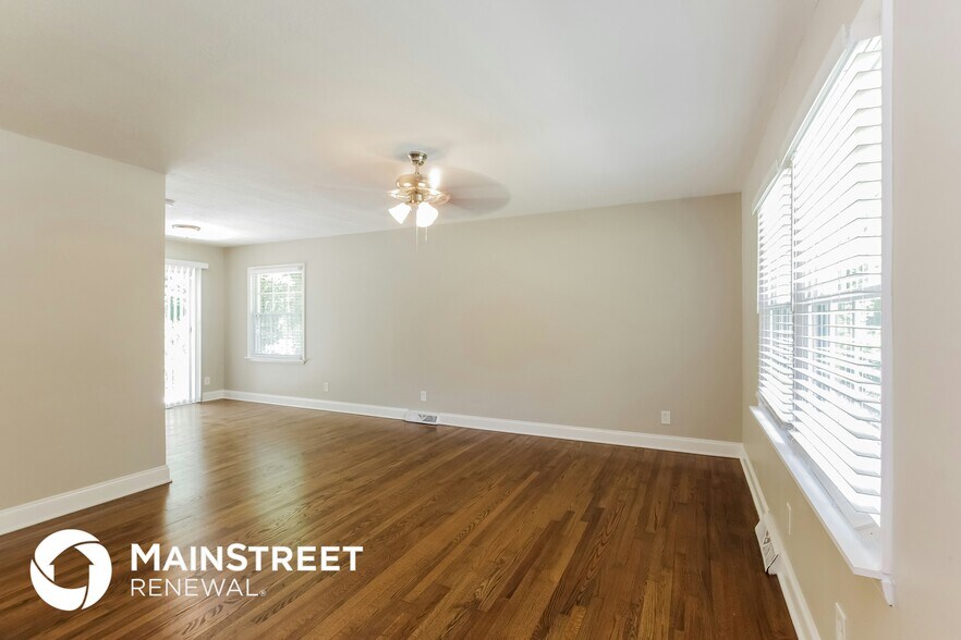 Building Photo - 1532 Downs Ave