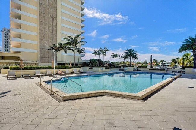 Building Photo - 5600 Collins Ave