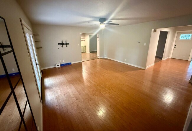 Building Photo - 316 Marzee Ann Dr