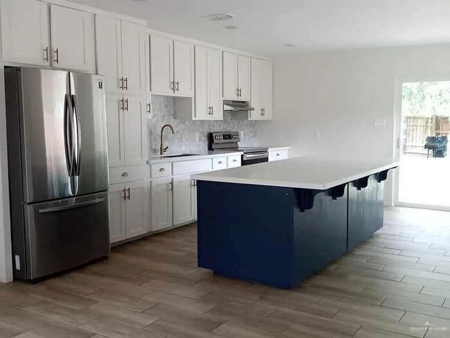Building Photo - 2228 Ivy Ave