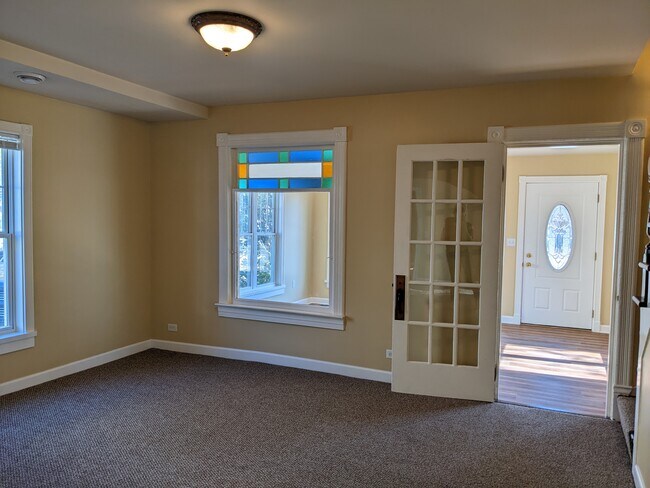 Living Room / Sun Room - 20565 Holyoke Ave