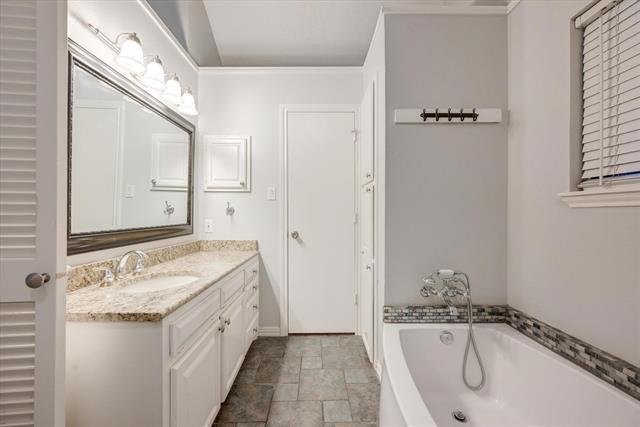 Building Photo - 1504 Ashwood Ln