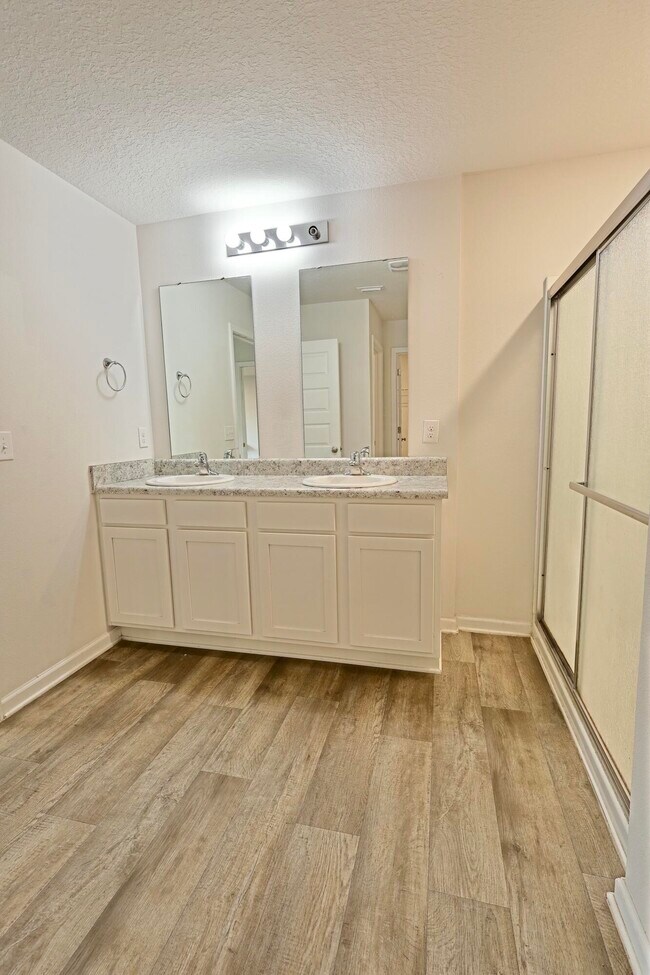 Building Photo - 5747 Guinevere Ln