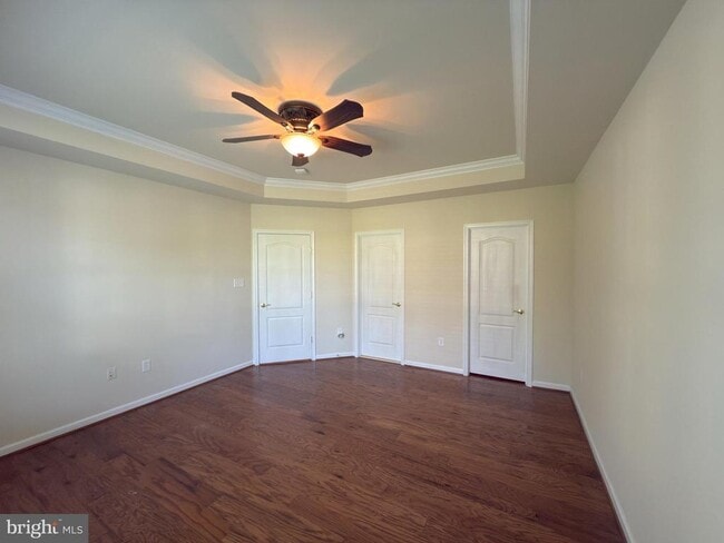 Building Photo - 44342 Oakmont Manor Square
