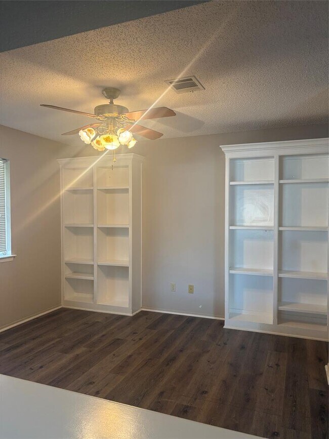 Building Photo - 16311 Rockgate Dr