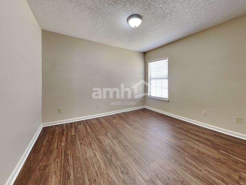 Building Photo - 4488 Misty Dawn Ct S