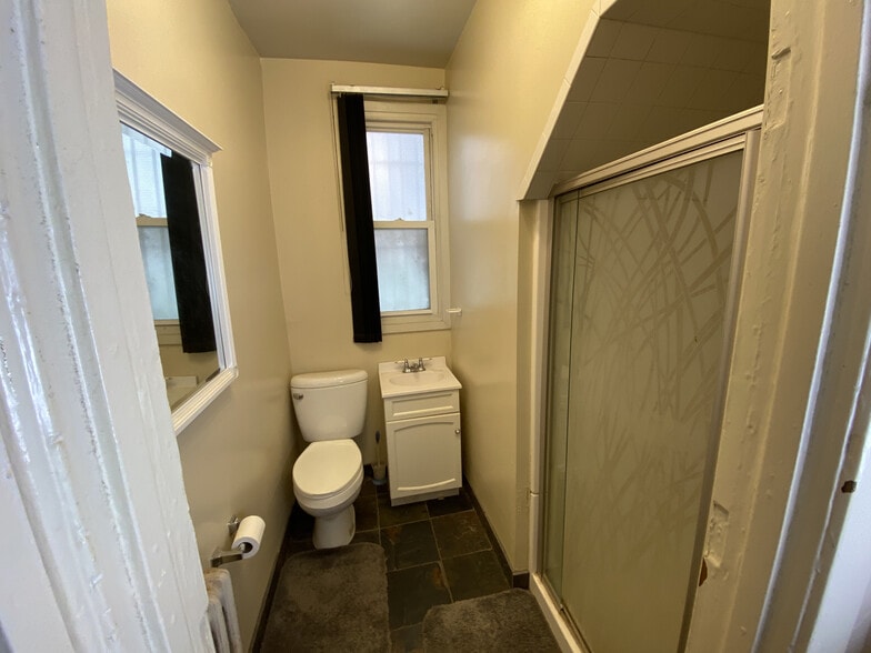 Bathroom - FL1 - 917 S Loomis St
