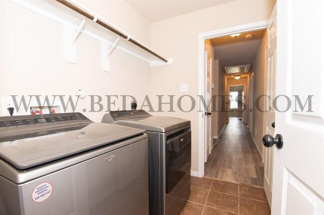 Building Photo - 9134 St Laurent Ln