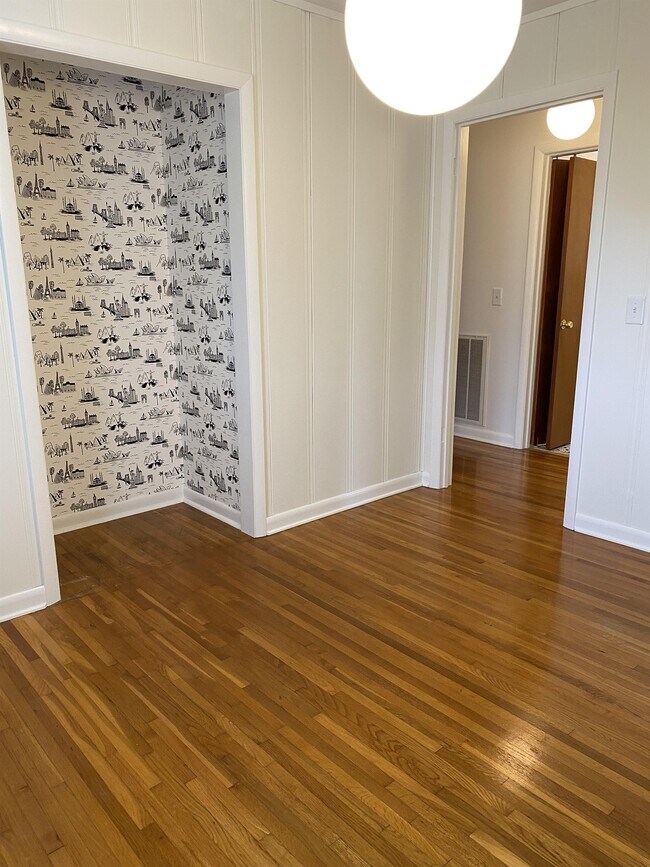 Building Photo - 4950 Hopedale Dr