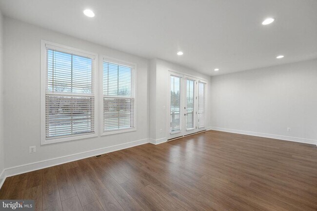 Building Photo - 43421 Farringdon Sq
