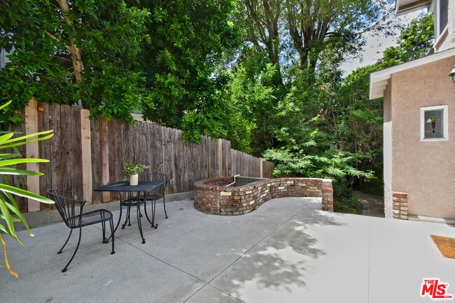 Building Photo - 14017 Valley Vista Blvd