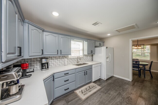 Building Photo - 926 Chantilly Ln