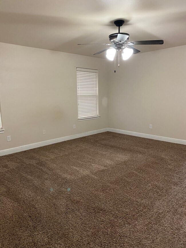 Building Photo - Home in North Park