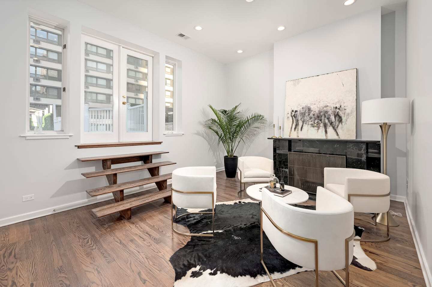 Building Photo - 32 E Bellevue Plz