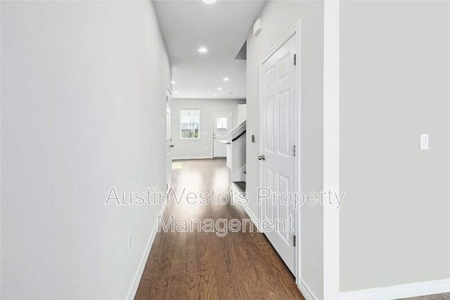 Building Photo - 15801 Crissom Ln