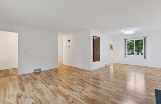 Building Photo - 12824 Eagle Ridge Dr