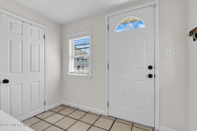 Building Photo - 253 1st St