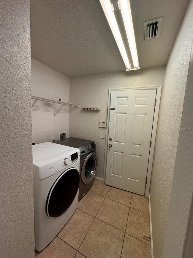 Building Photo - 3993 SW 58th Ave