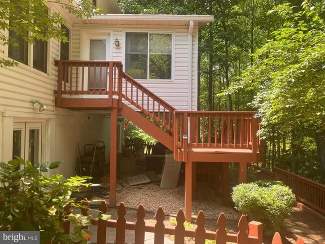 Building Photo - 2220 Blue Valley Dr