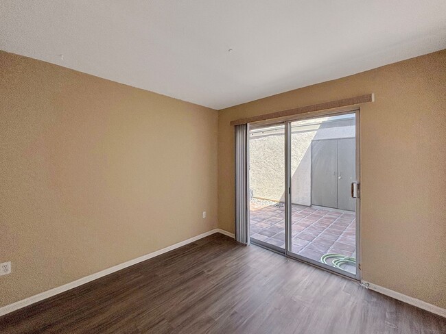Building Photo - Beautiful 3BD/2.5BA Condo in Tierrasanta w...