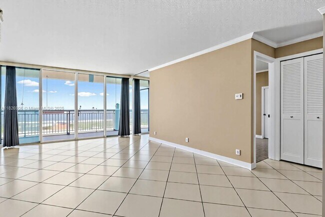 Building Photo - 18081 Biscayne Blvd