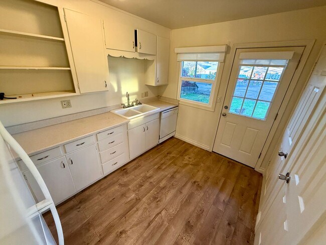 Building Photo - 3 Bedroom, 2 Bathroom in Candy Cane Lane Edition!