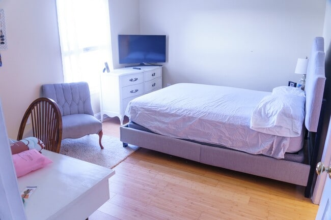 Building Photo - 2 Bedroom Condo in View of Jordan-Hare Stadium