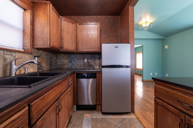 Building Photo - 421 N Emporia Ave