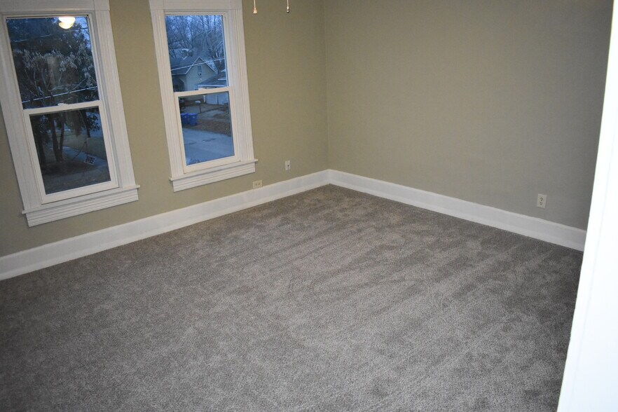 Second bedroom with closet - 1802 12th St
