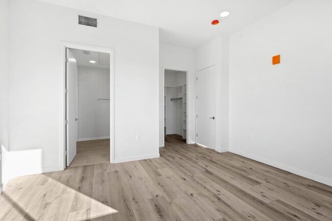 Building Photo - 4707 Fulton Ave