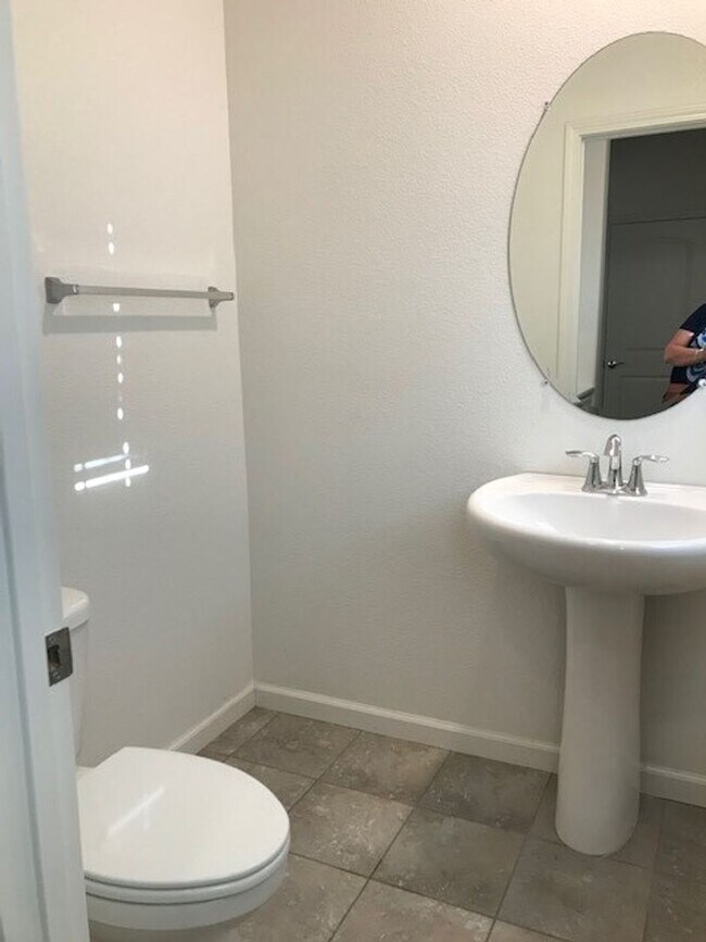 Building Photo - Beautiful home in Natomas, 3+2.5, 2-story, 2-car tandem garage, close to fwy & shopping
