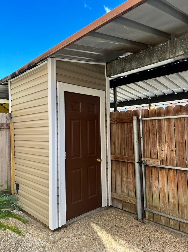 Building Photo - 6212 Stumberg Ln