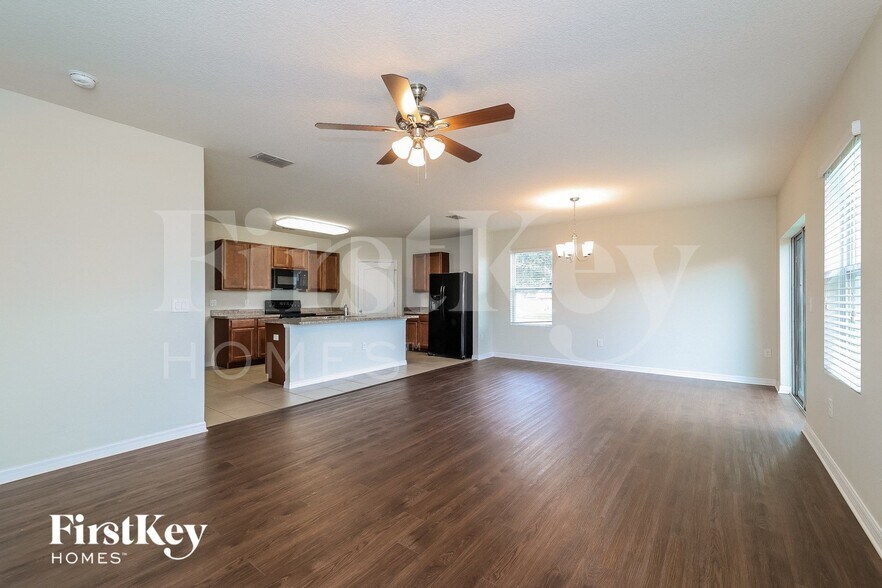 Building Photo - 908 Chanler Dr