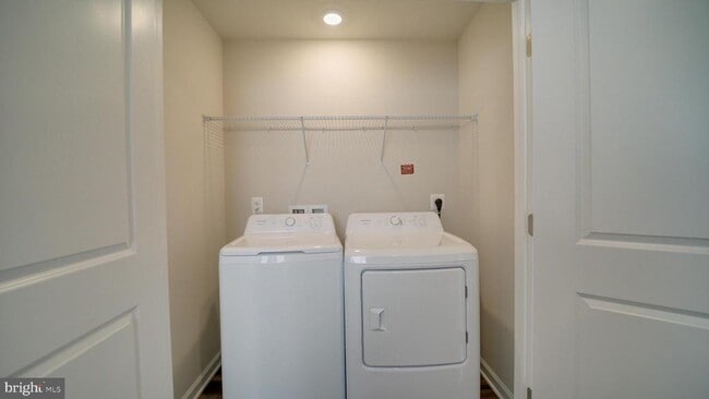 Building Photo - 1350 Red Clover Ln
