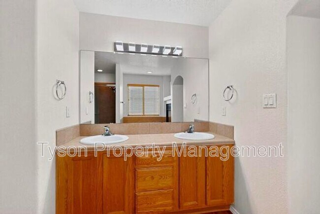 Building Photo - 10909 Pasquale Dr NW