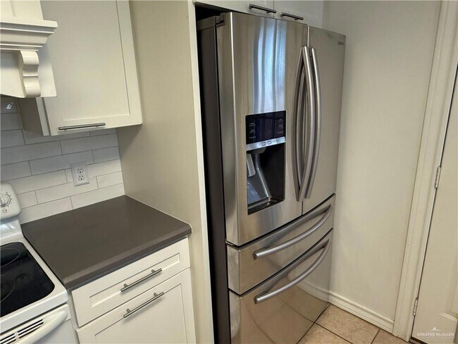 Building Photo - 3836 Frontier Dr