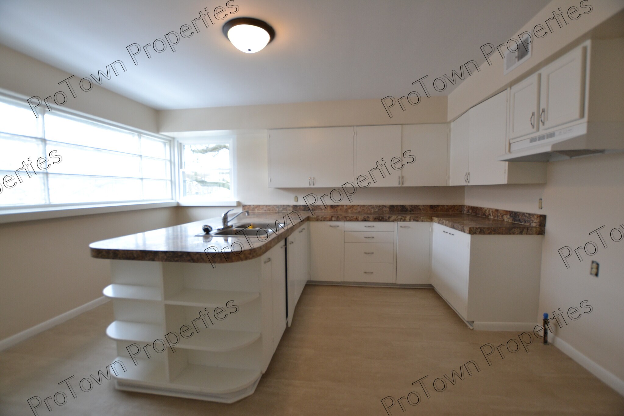 Building Photo - 1318 Oneida St