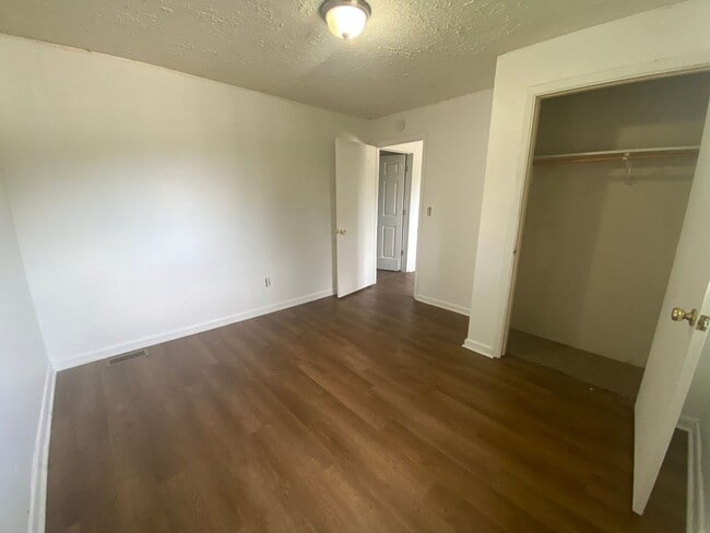 Building Photo - 2 Bedroom Apartment Near Downtown Bloomington, IN