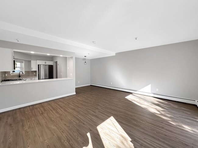 Building Photo - Beautiful Remodeled  3 Bedroom Condo!